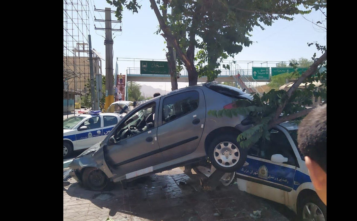 تصادف هولناک ماشین 206 با پلیس + تصویر 2