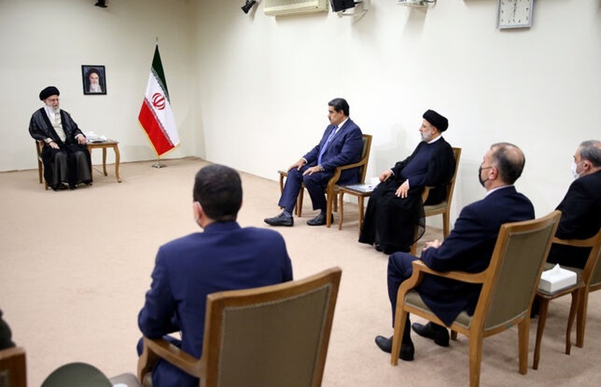 مقام معظم رهبری: تنها راه پیروزی در برابر فشارهای آمریکا مقاومت است