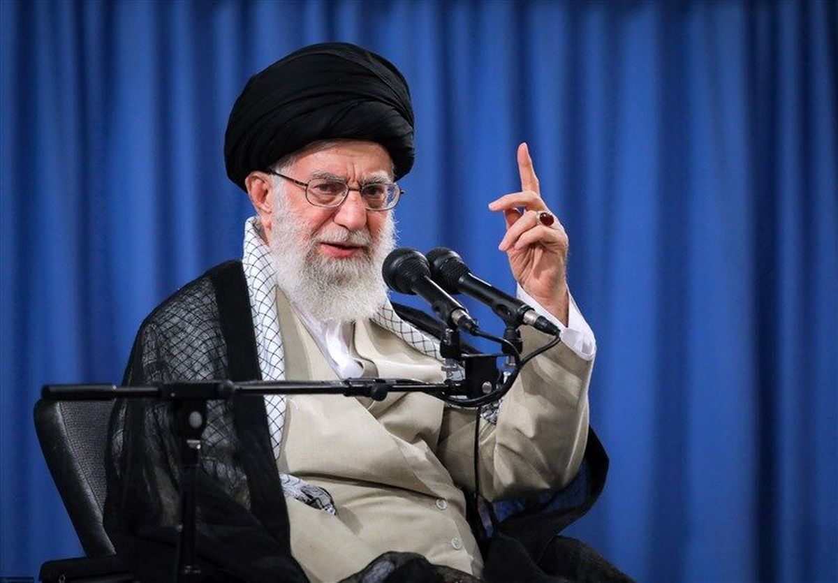 رهبر معظم انقلاب: قاچاق و واردات بی‌رویه کالا‌هایی را که تولید داخلی و با کیفیت دارند، خنجری بر قلب تولید کشور است