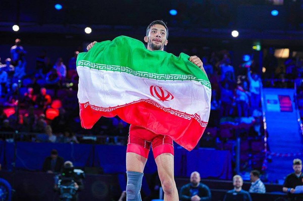 محمد رضا گرایی طلا رابر گردن انداخت